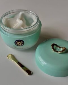 کرم مرطوب کننده فری اویل تاچا